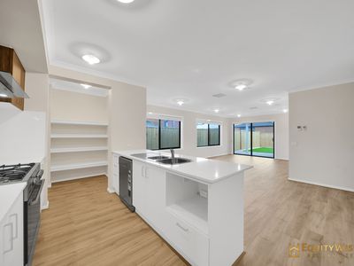 8 Saddlebred Avenue, Werribee