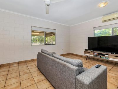 37 Kafcaloudes Crescent, Moulden