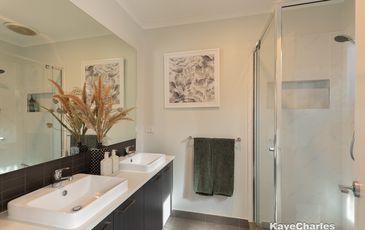 5 Golden Banksia Drive, Officer