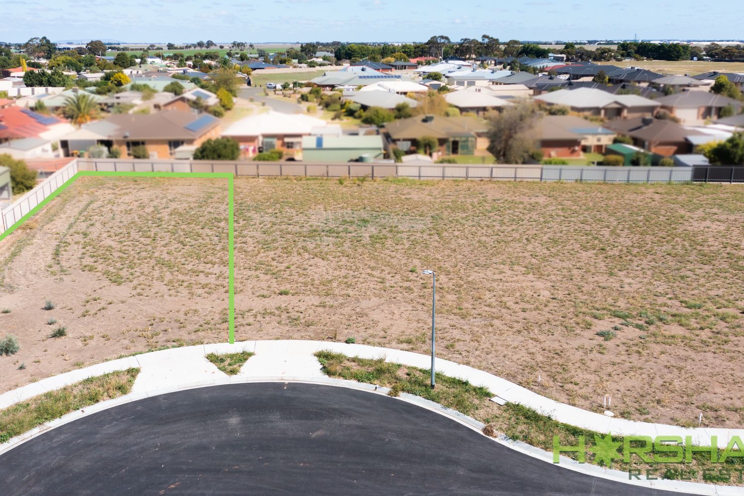 14 Lyons Court, Horsham