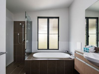 32 / 90 Beach Road, Noosa North Shore
