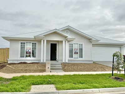 16 Bloomingburg Road, Manor Lakes