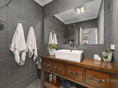 64 Lakeside Avenue, Mount Beauty