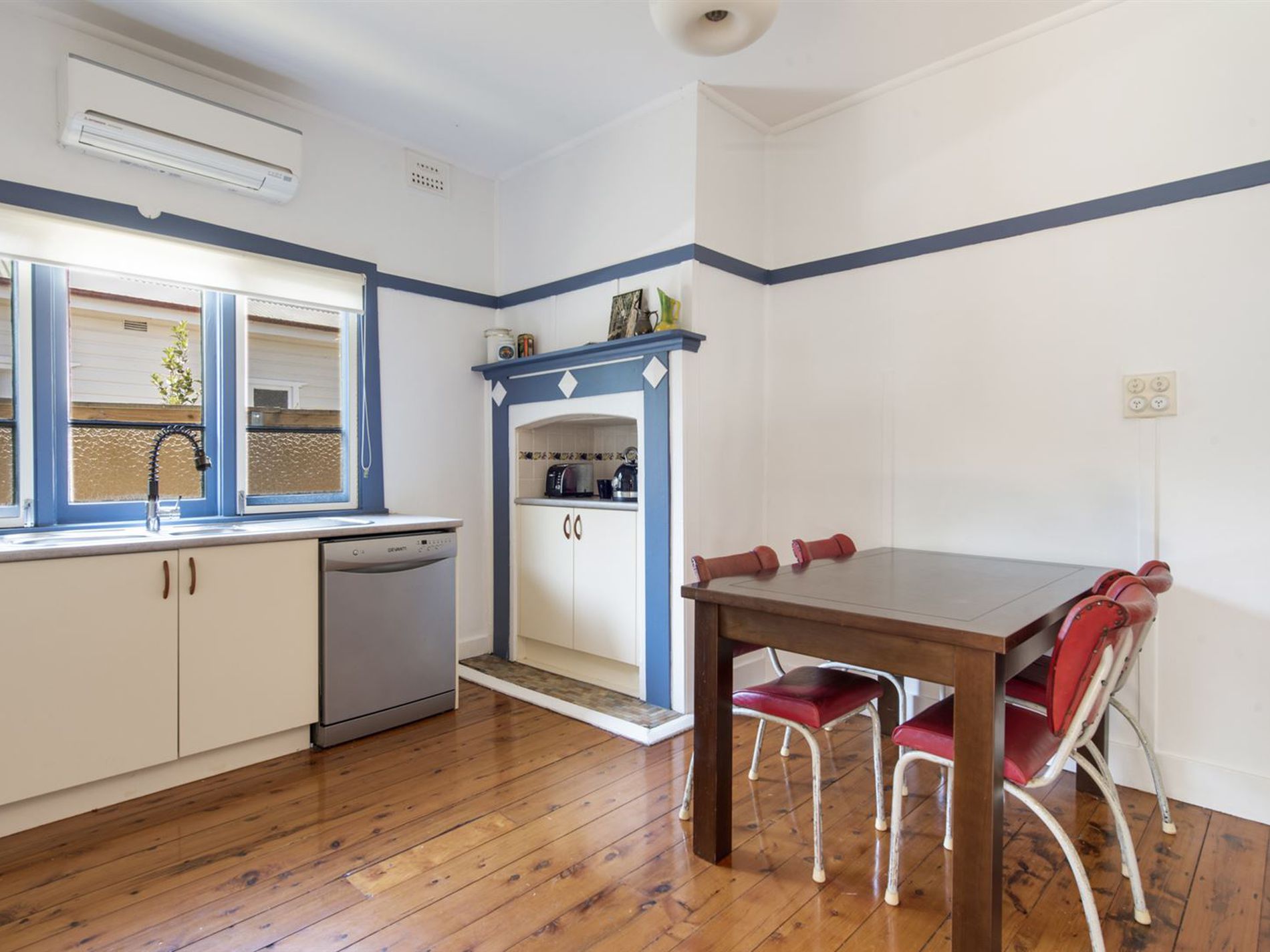 52 Princes Highway, Milton