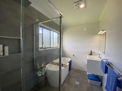 8A Layde Court, Urangan