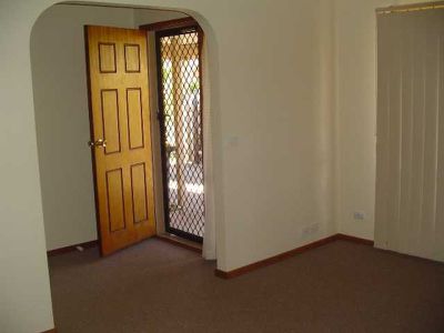 2 / 27 Greaves St South, Werribee