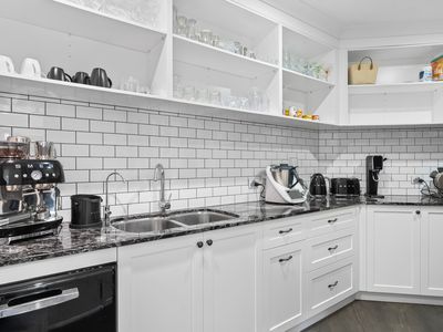 42-44 Osprey Close, Bayview Heights