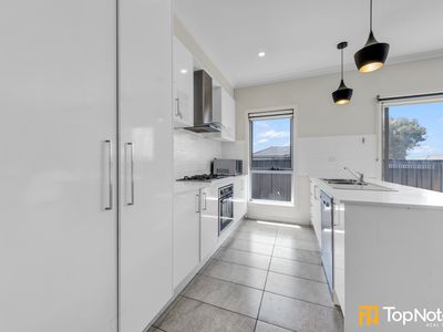 15 Natural Drive, Craigieburn