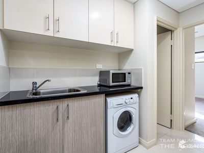 2 / 17 Stroughton Road, Westminster