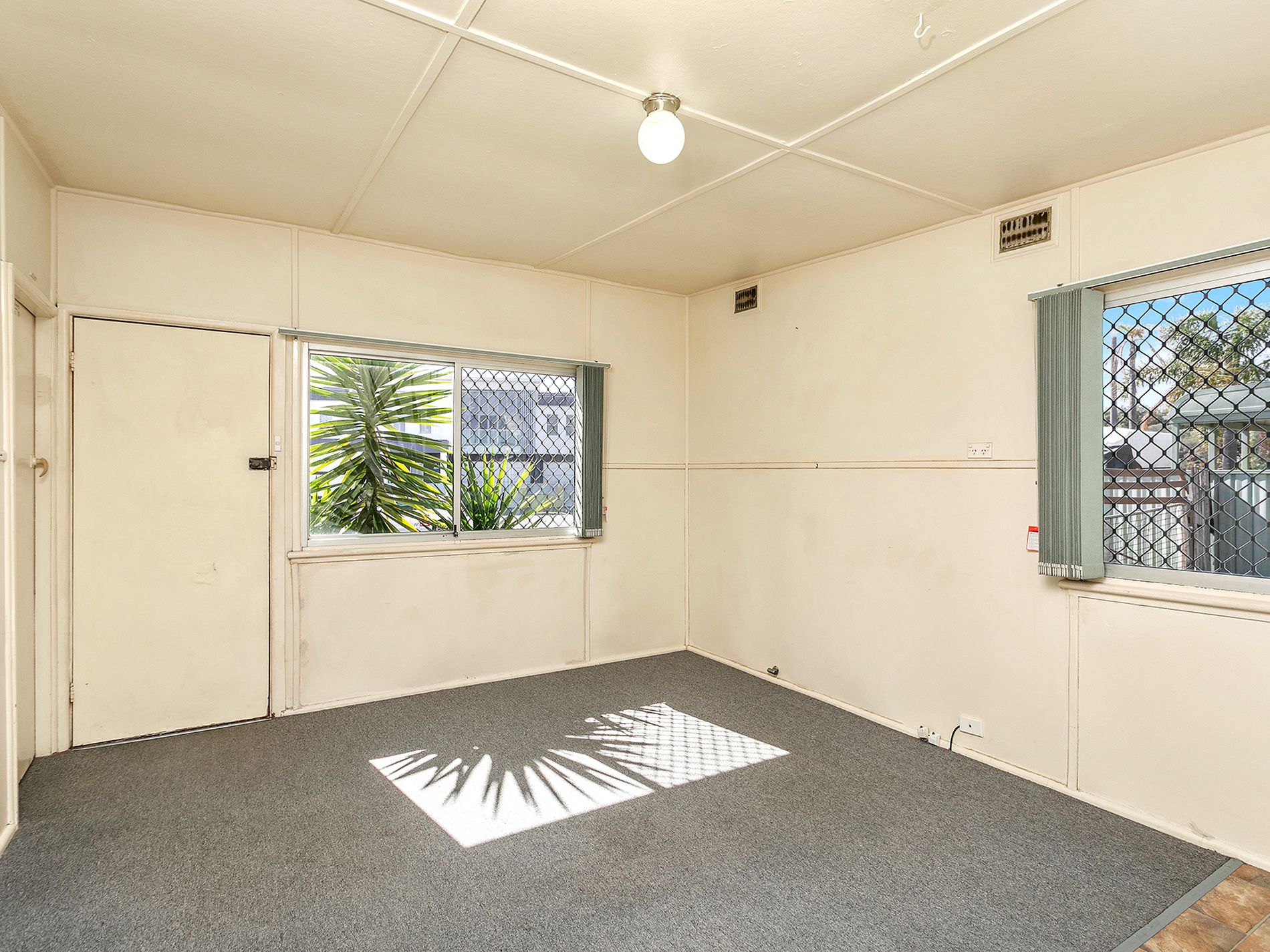 76 Peterborough Avenue, Lake Illawarra