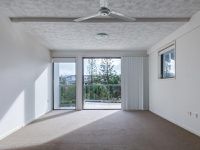 22 / 10 Grand Parade, Kawana Island