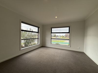 92 Treeve Parkway, Werribee