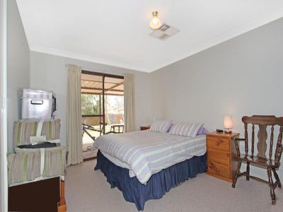 10 Eureka Street, Hannans