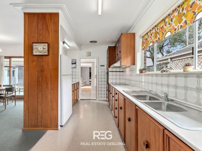 24 Cambra Road, Belmont