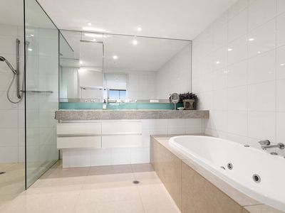 808 / 250 Saint Kilda Road, Southbank