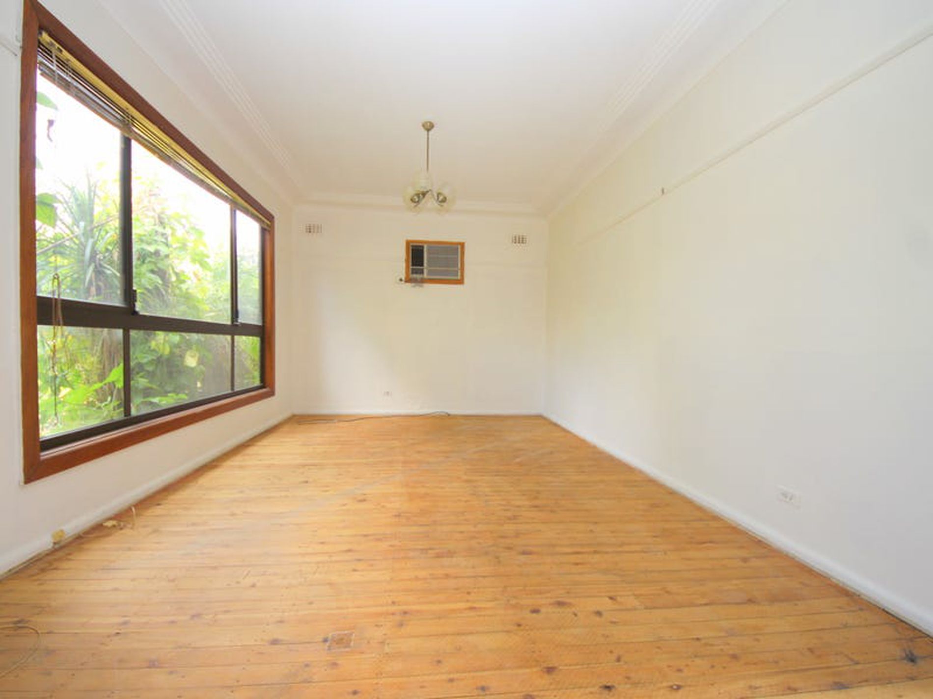 33 Emery Avenue, Yagoona