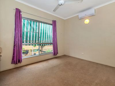 10 Calandrinia Court, Moulden