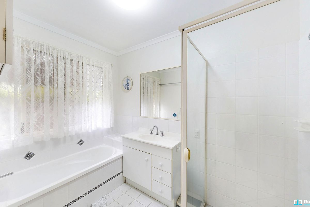 4 Feathertail Court, Tewantin