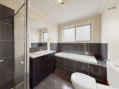 18 / 11 Hawk Avenue, Pakenham
