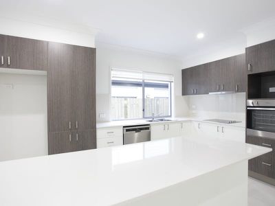 126 Cooper Crescent, Rochedale
