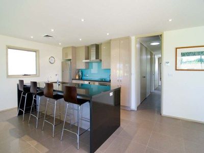 8 Mitchell Parade, Mollymook