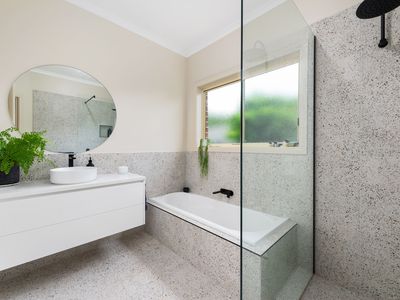 24 Woodburne Drive, Sale