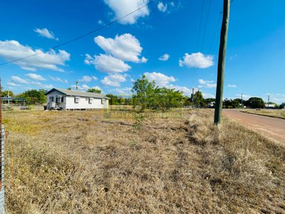 19 New Queen Road, Queenton