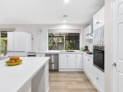 16 Skylark Court, Lara