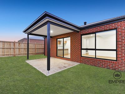 14 Labrador St, Clyde North