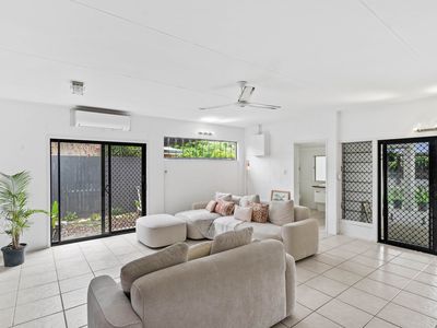 9 ZAMIA STREET, Holloways Beach