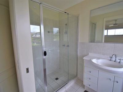 1 / 6 Crosby Avenue, Pacific Pines