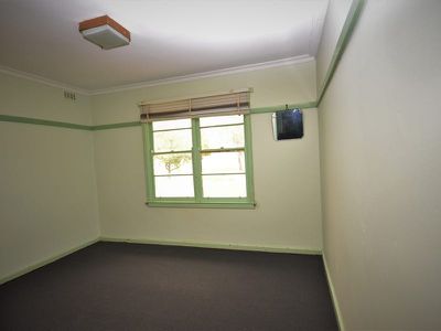 60 Lakeside Avenue , Mount Beauty