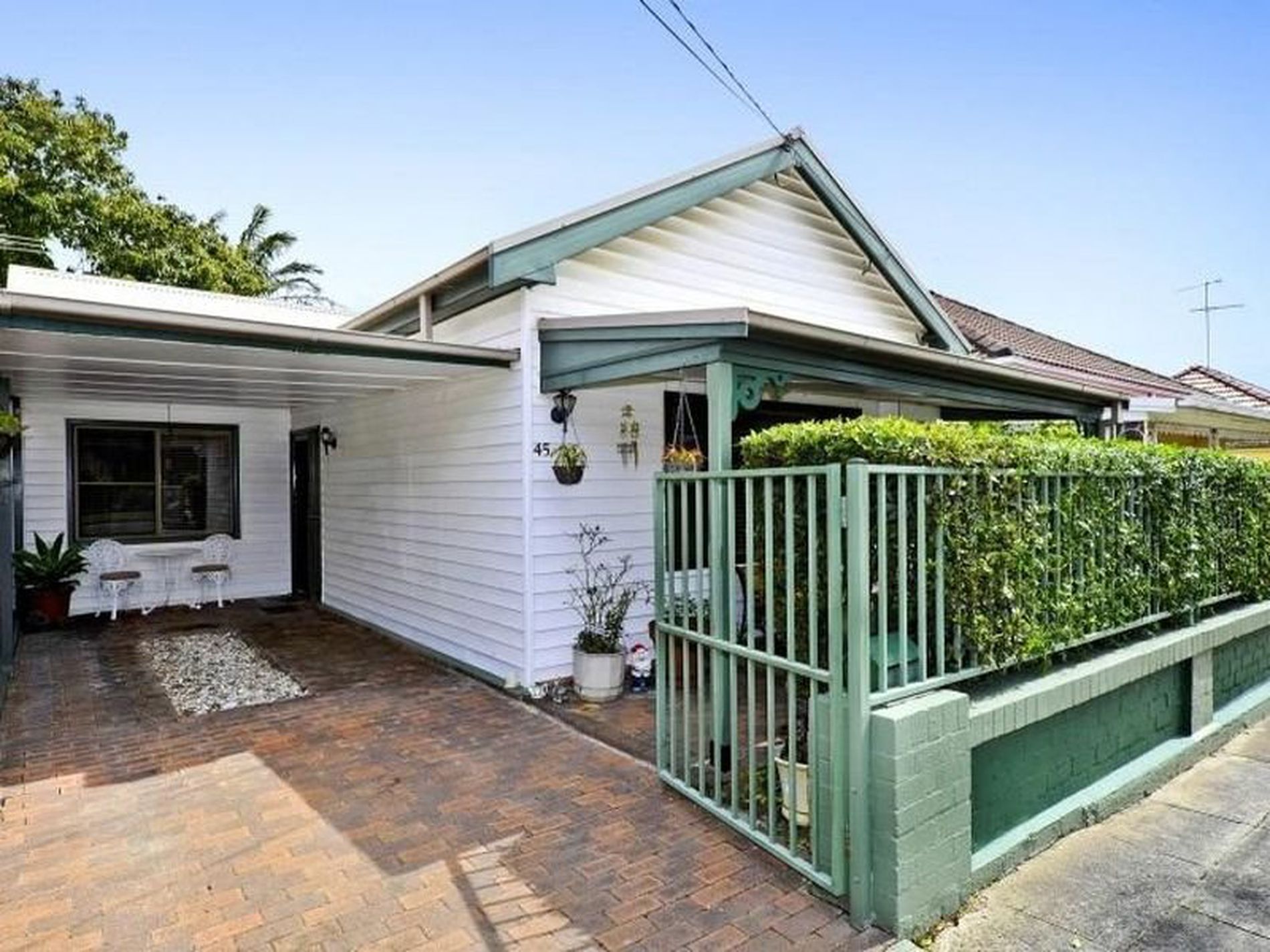 45 Universal Street, Eastlakes