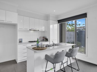 2 Aviara Walk, Cranbourne