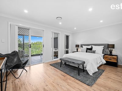 230 Greenview Parade, The Ponds