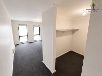 33 / 39 Astley Crescent, Point Cook