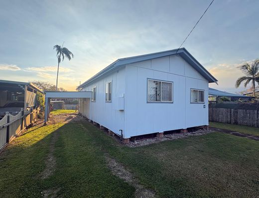 Central Maclean Cottage