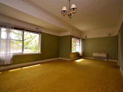 14 Mountain Avenue , Mount Beauty