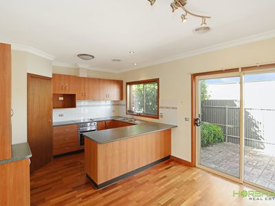 2 / 6 Carroll Street, Horsham