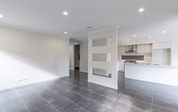 6 Mistover Grove, Officer