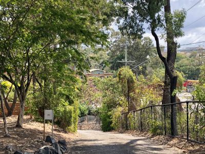 2 / 15 Sir Fred Schonell Drive, St Lucia