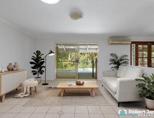 Just Listed - MUST BE SOLD image 5