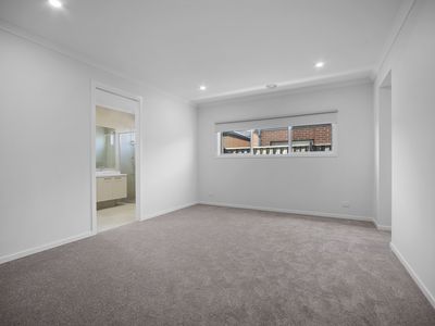 8 Oliveto Avenue, Truganina