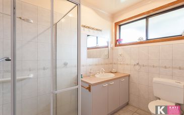 2 McNamara, Pakenham