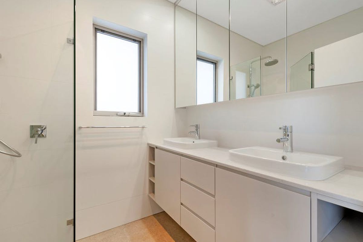 2 / 60 First Avenue, Rodd Point