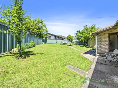 24 Lakeside Avenue , Mount Beauty