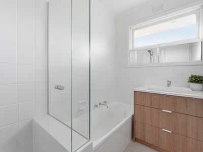 25 Hampshire Road, Glen Waverley