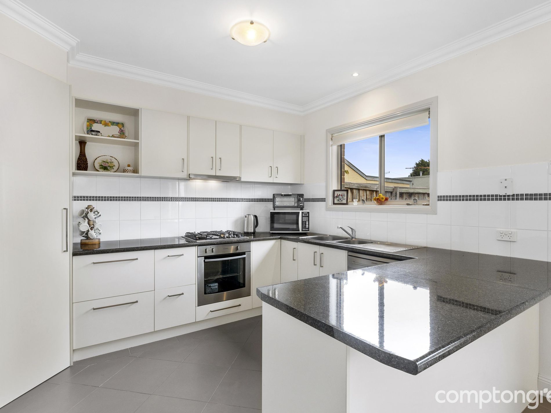 1 / 96 Roslyn Road, Belmont