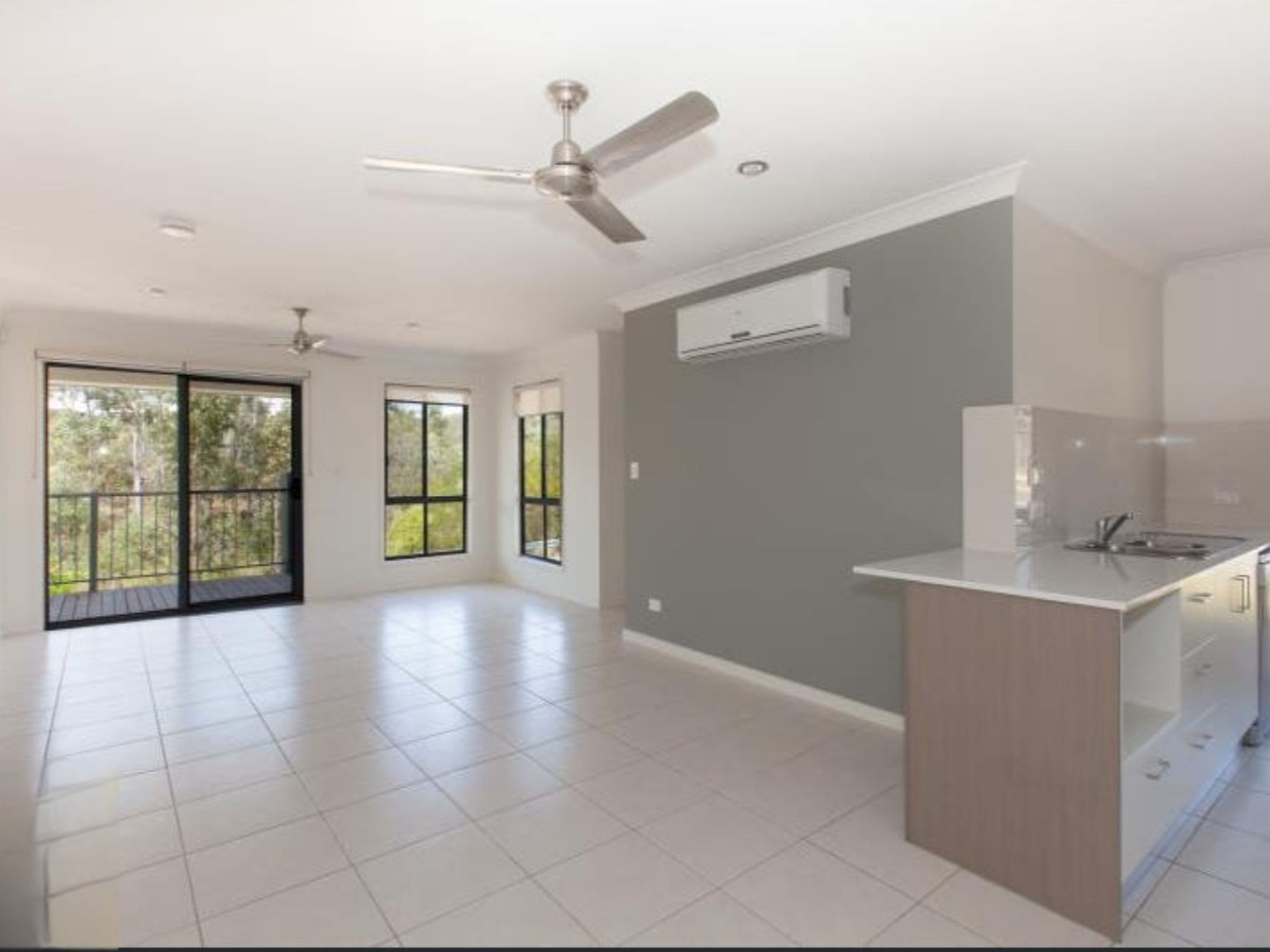 15 OPPERMAN DRIVE, Springfield Lakes