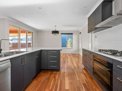 102 Aslett Drive, Karlkurla